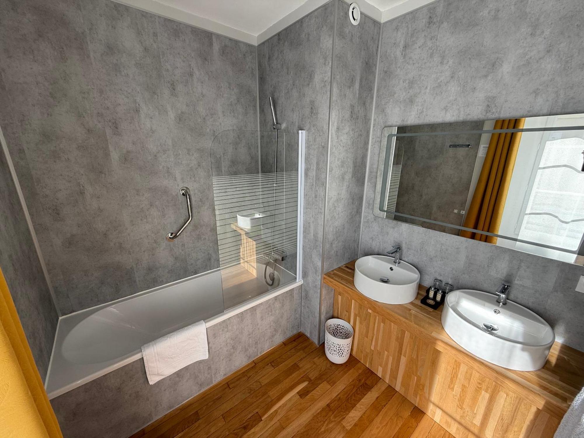 Oxxotel & Spa Valognes Bagian luar foto